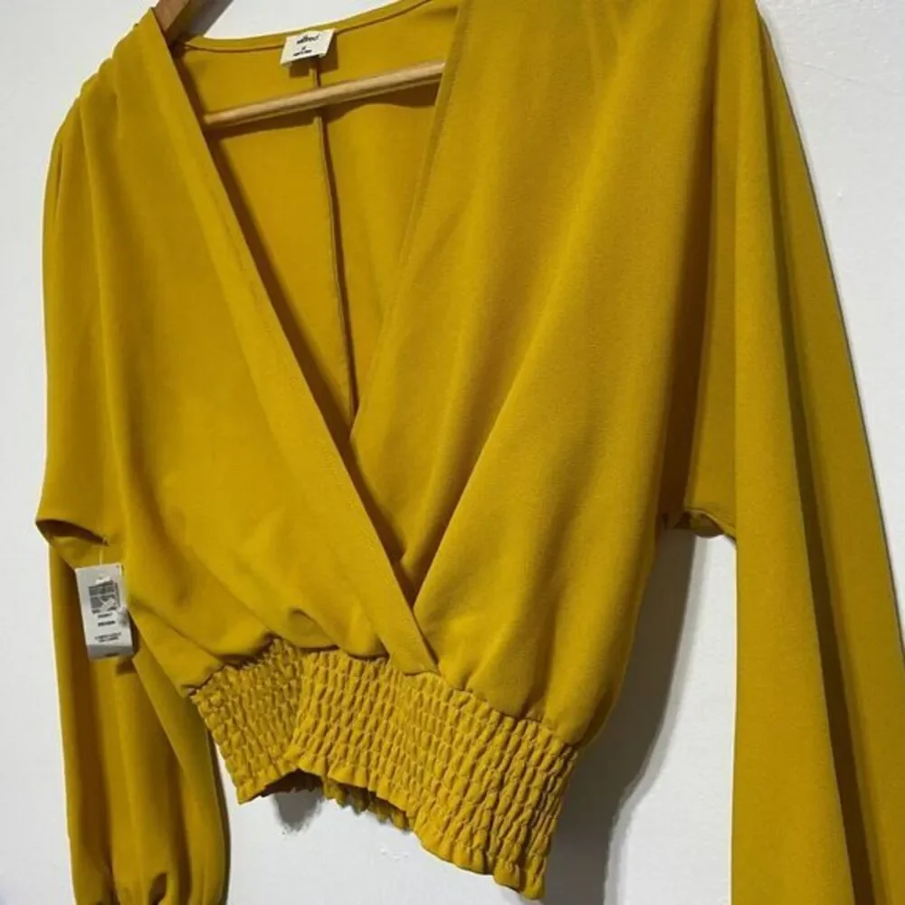 Aritzia Wilfred‎ Blouse Womens XS Yellow Gold Long Sleeve Reign Wrap Crepe Crop